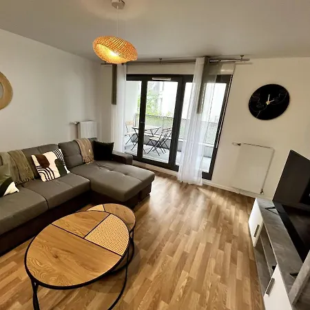 Flat In La Plaine St Denis Apartment Saint-Denis (Seine-Saint-Denis)